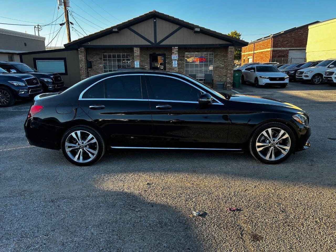 Used 2018 Mercedes-Benz C 300 Sedan w/ Premium Package image 4