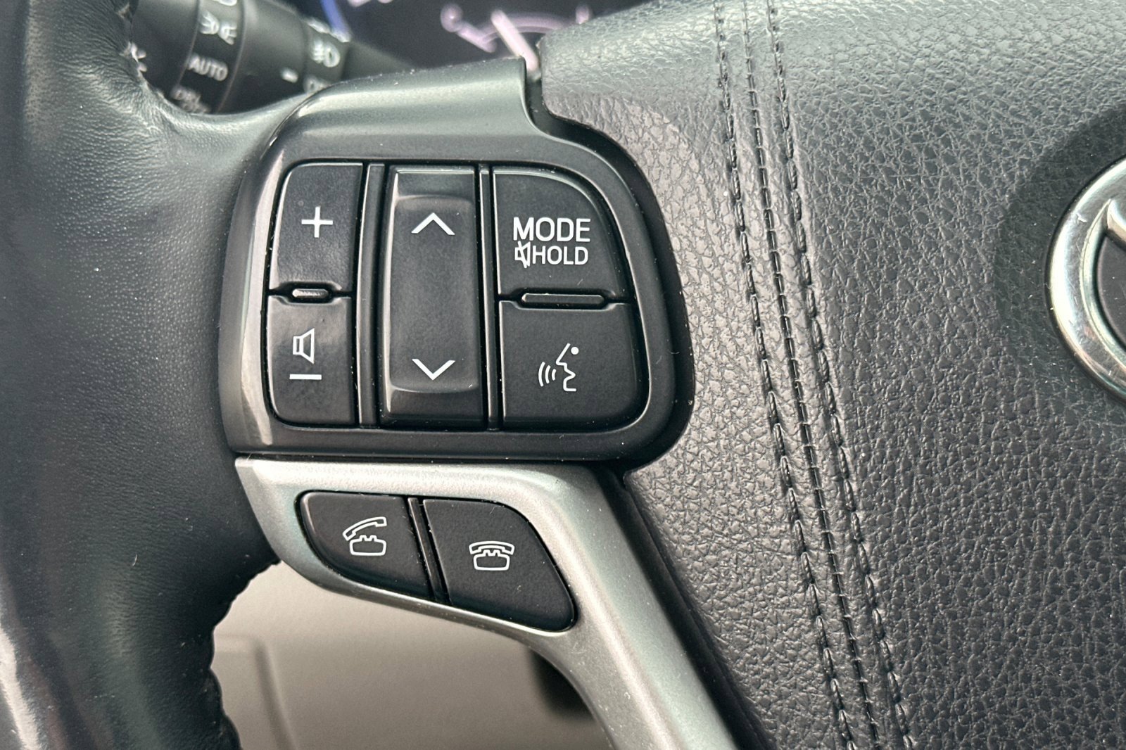 Used 2016 Toyota Highlander Limited image 36