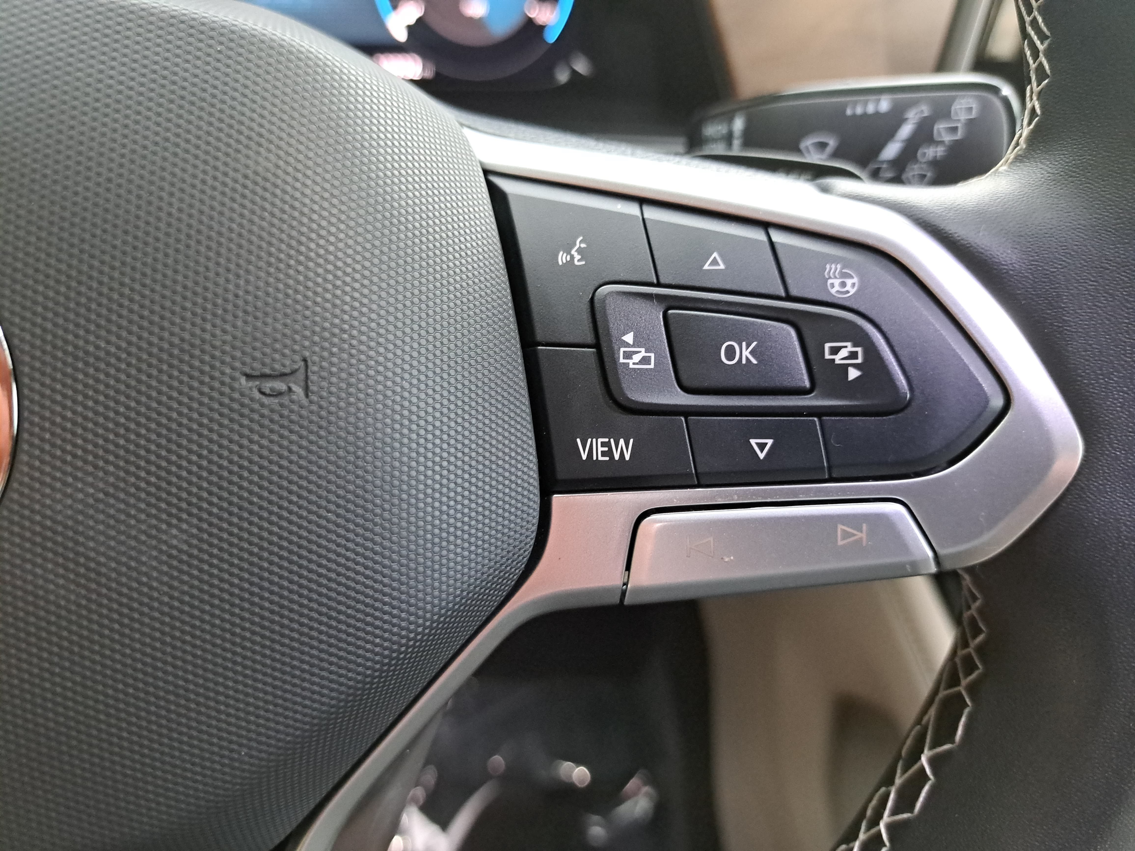 Certified 2026 Volkswagen Atlas SE w/ Black Wheel Package FWD image 18
