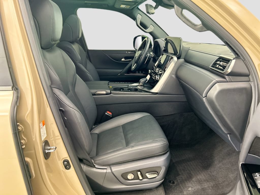 Used 2025 Lexus LX 700h Overtrail AWD/4WD image 18