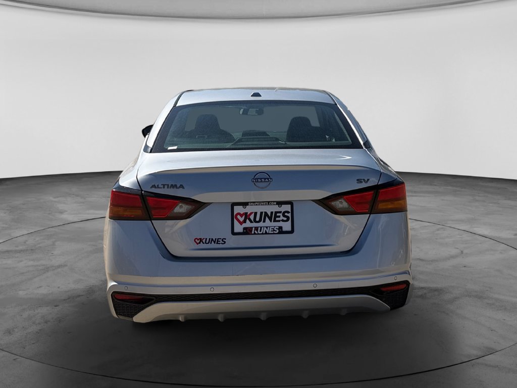 Used 2024 Nissan Altima 2.5 SV FWD image 8