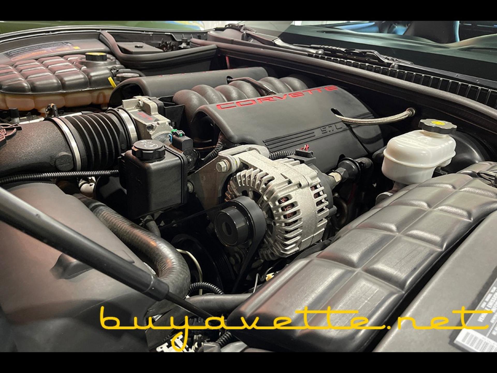 Used 2004 Chevrolet Corvette Coupe w/ Roof Package image 23