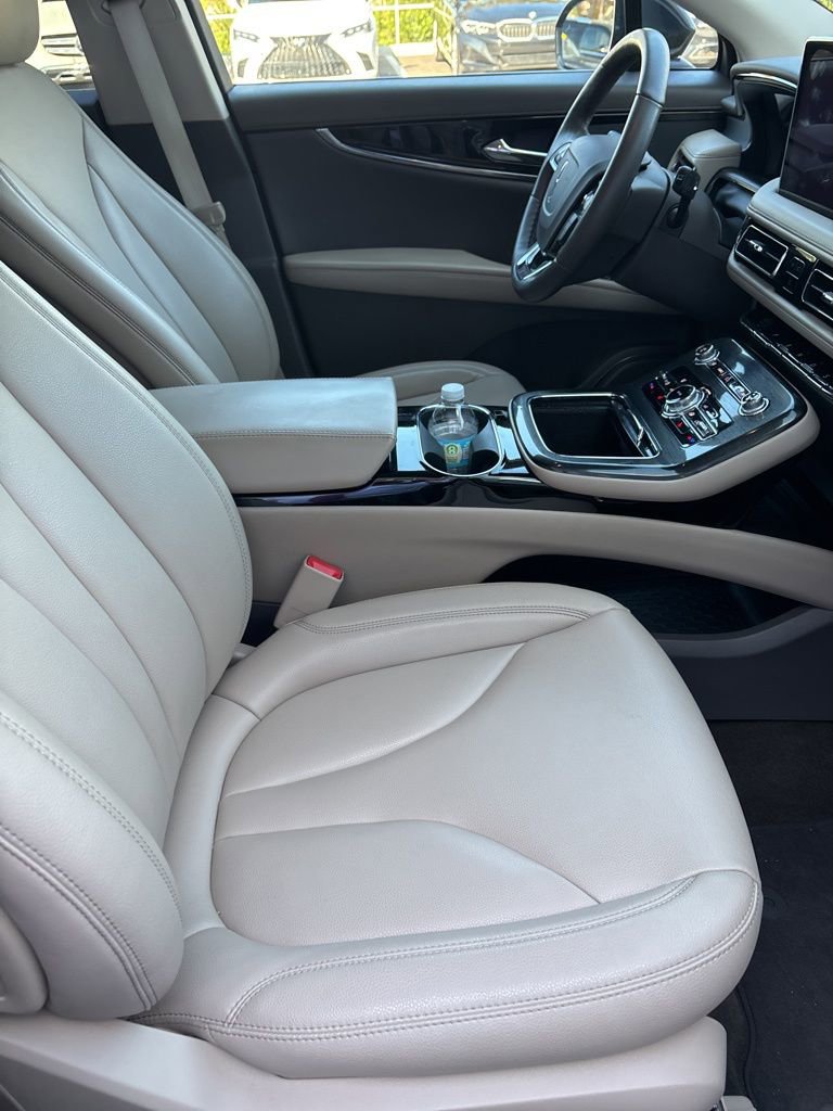 Used 2023 Lincoln Nautilus Standard w/ Premium Package image 18