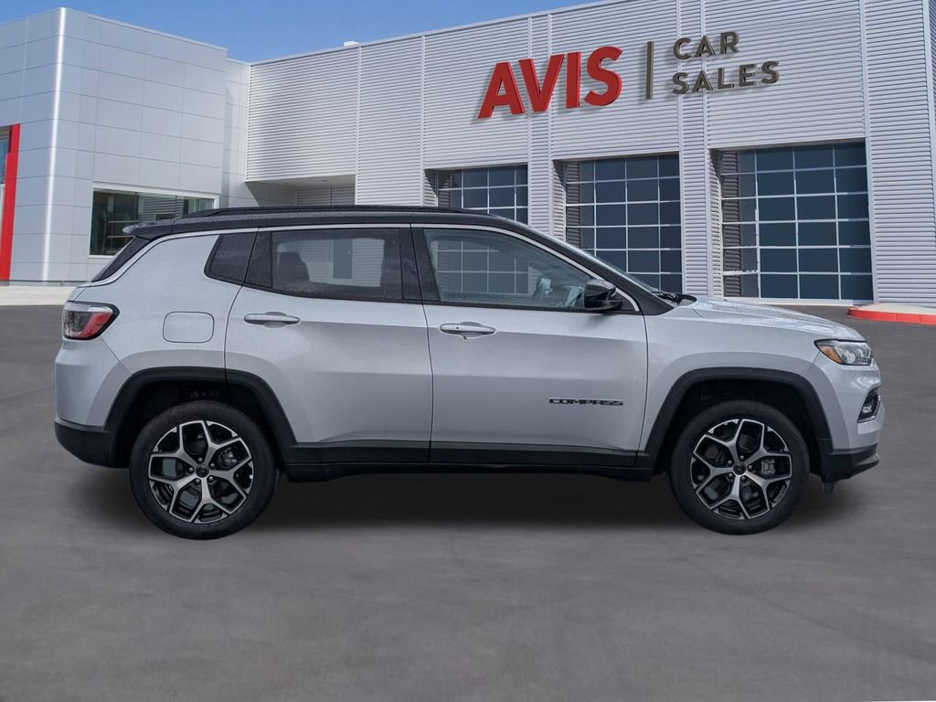 Used 2025 Jeep Compass Limited image 5