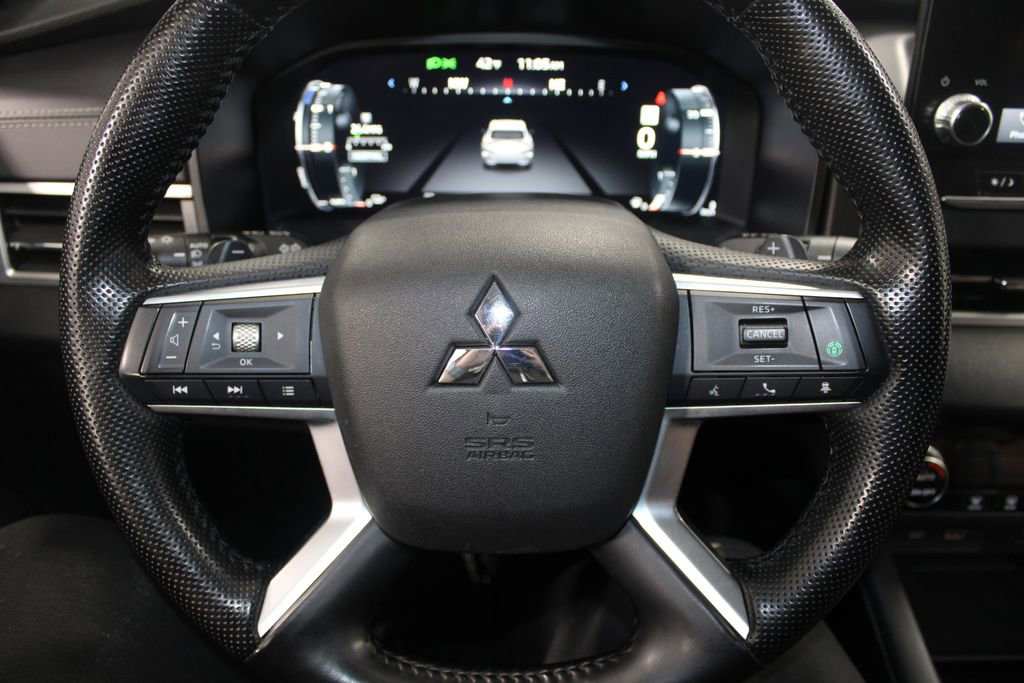 Used 2024 Mitsubishi Outlander 4WD Plug-In Hybrid image 34