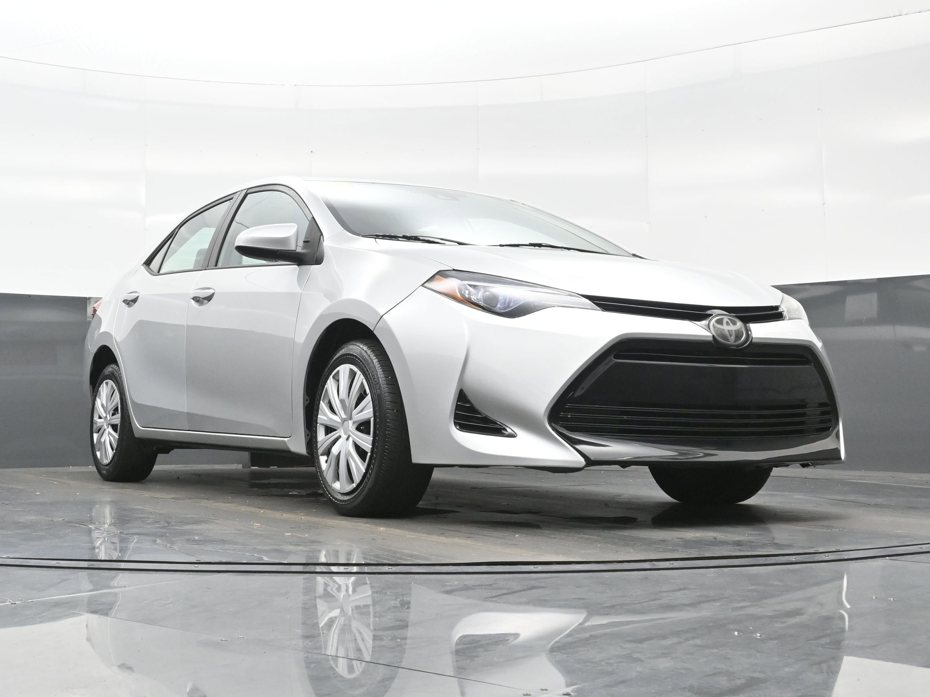 Used 2019 Toyota Corolla LE image 29