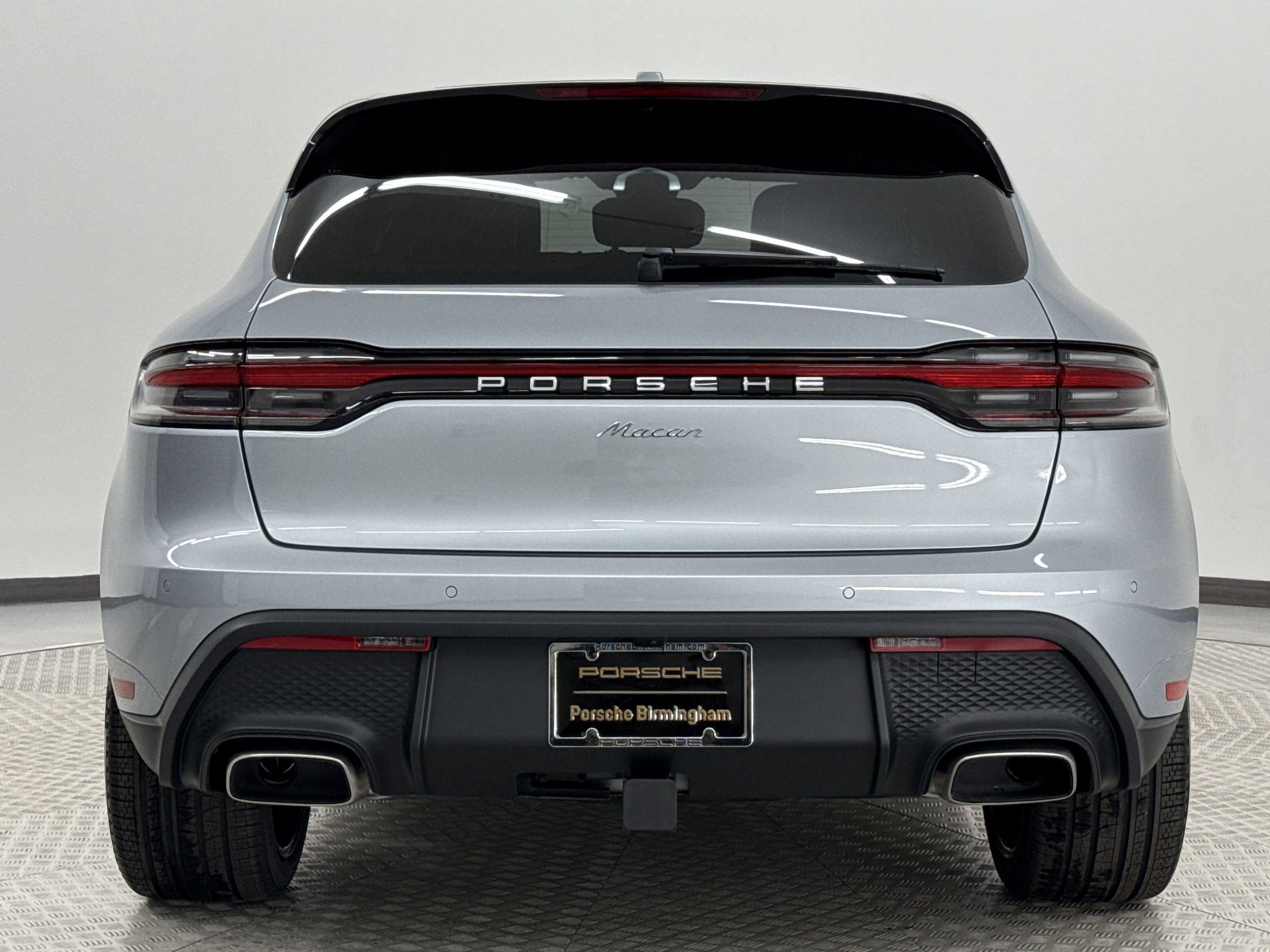 Used 2025 Porsche Macan AWD/4WD image 6