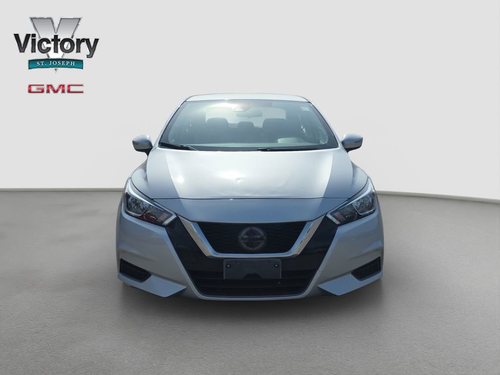 Used 2020 Nissan Versa SV image 2