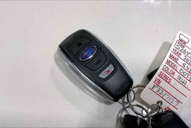 Used 2023 Subaru Outback Touring AWD/4WD image 11