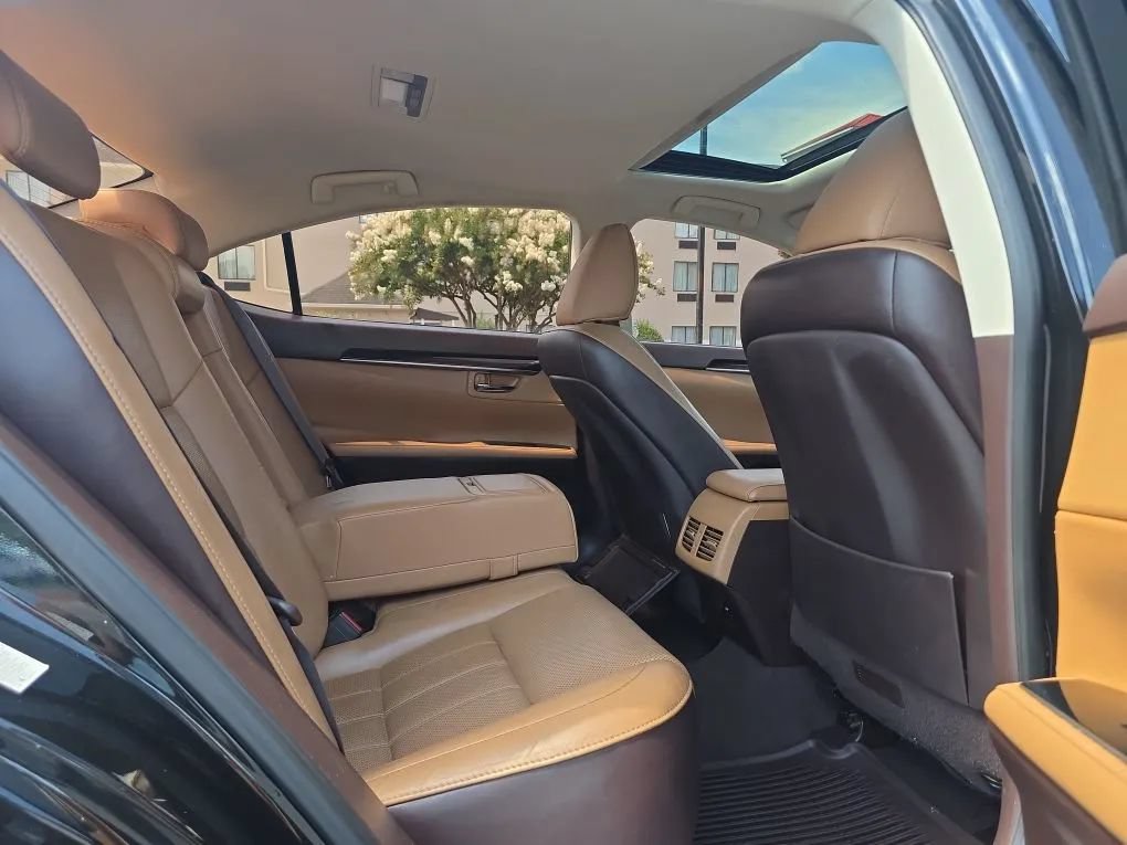 Used 2018 Lexus ES 350 w/ Luxury Package w/Wood Trim FWD image 50