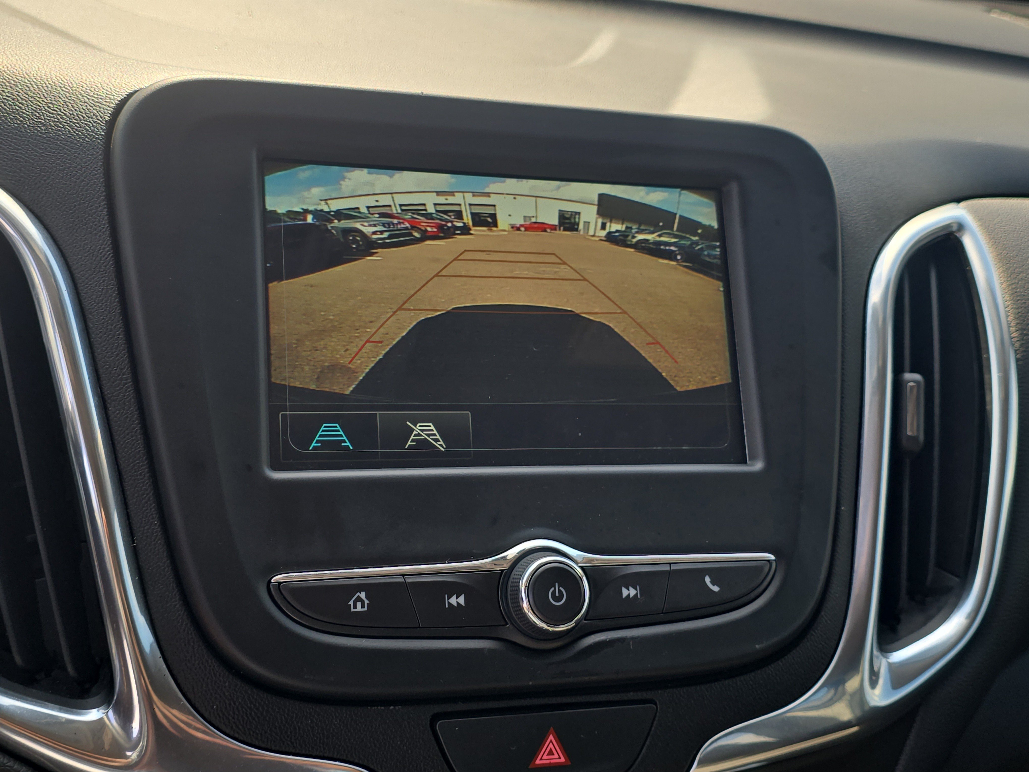 Used 2018 Chevrolet Equinox LT FWD image 23