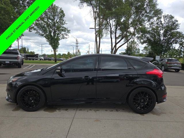 Used 2017 Ford Focus ST FWD image 4