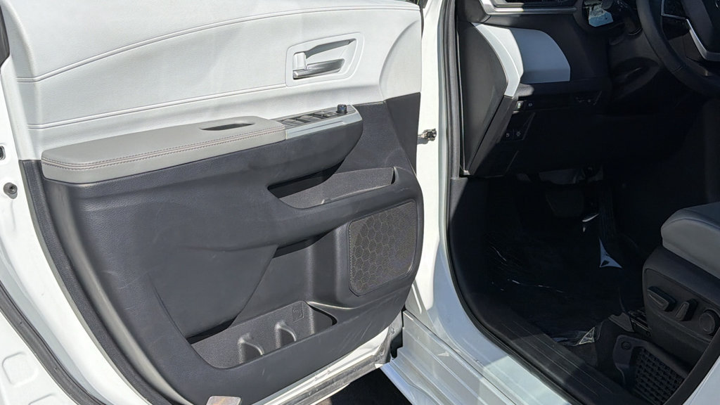 Used 2025 Toyota Sienna XLE FWD image 23