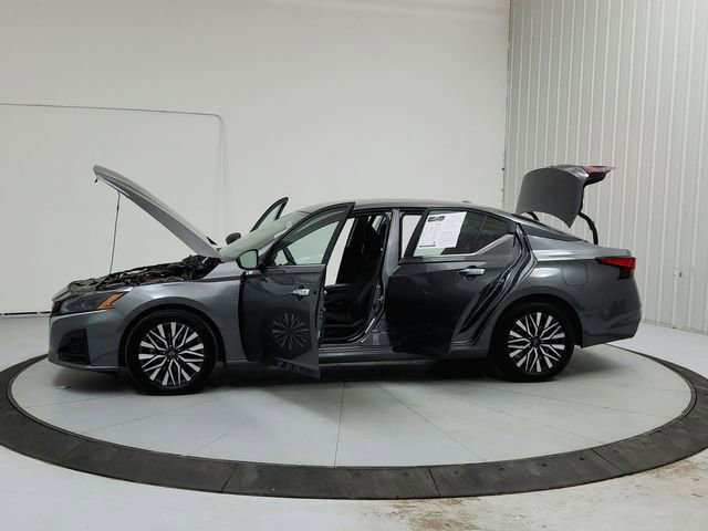 Used 2025 Nissan Altima 2.5 SV image 12