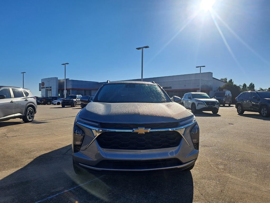 Used 2024 Chevrolet Trax LT image 2