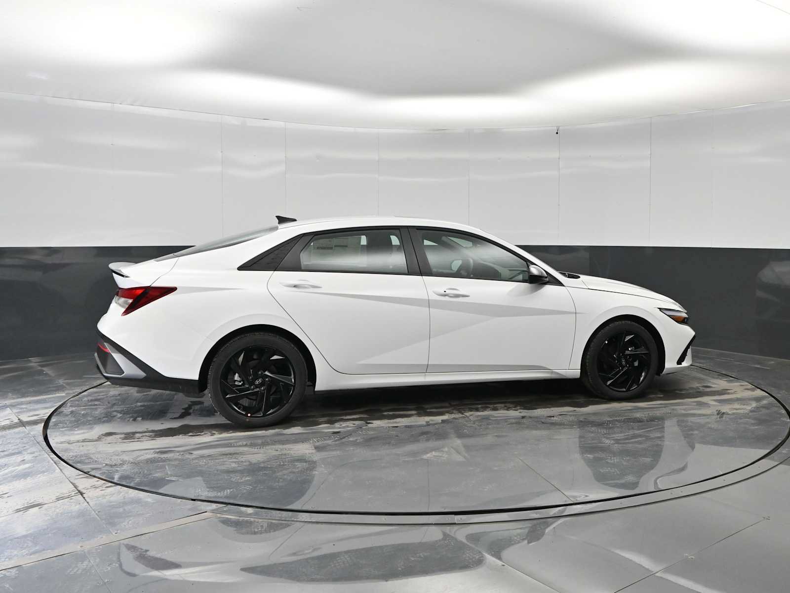 New 2026 Hyundai Elantra SEL Sport FWD image 9