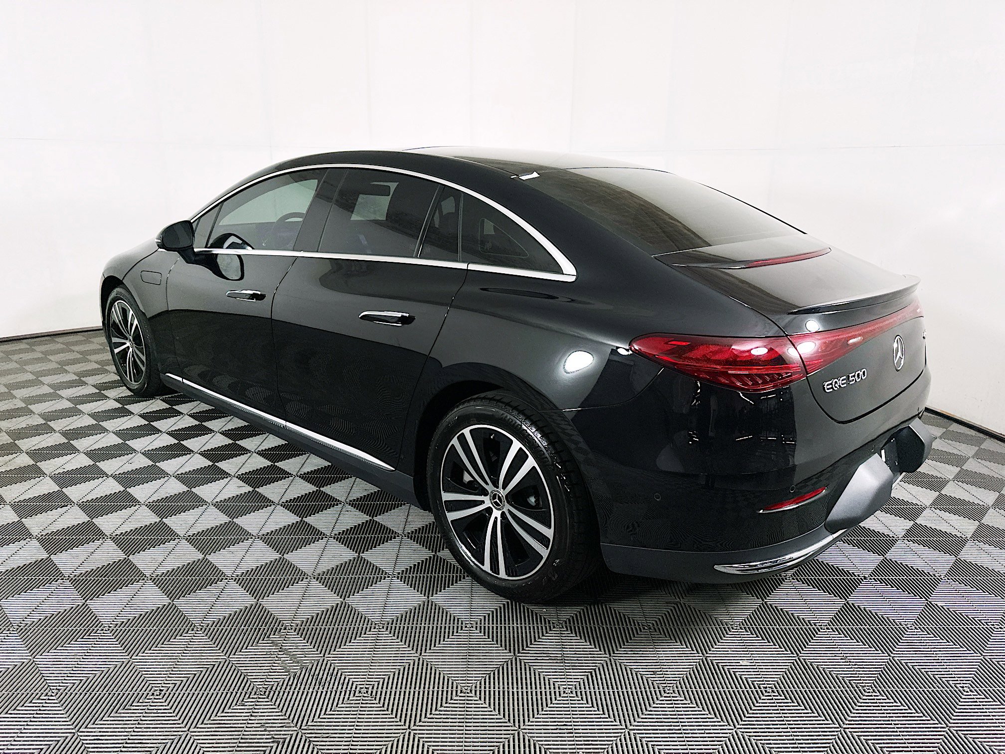 Used 2023 Mercedes-Benz EQE 500 4MATIC Sedan image 5