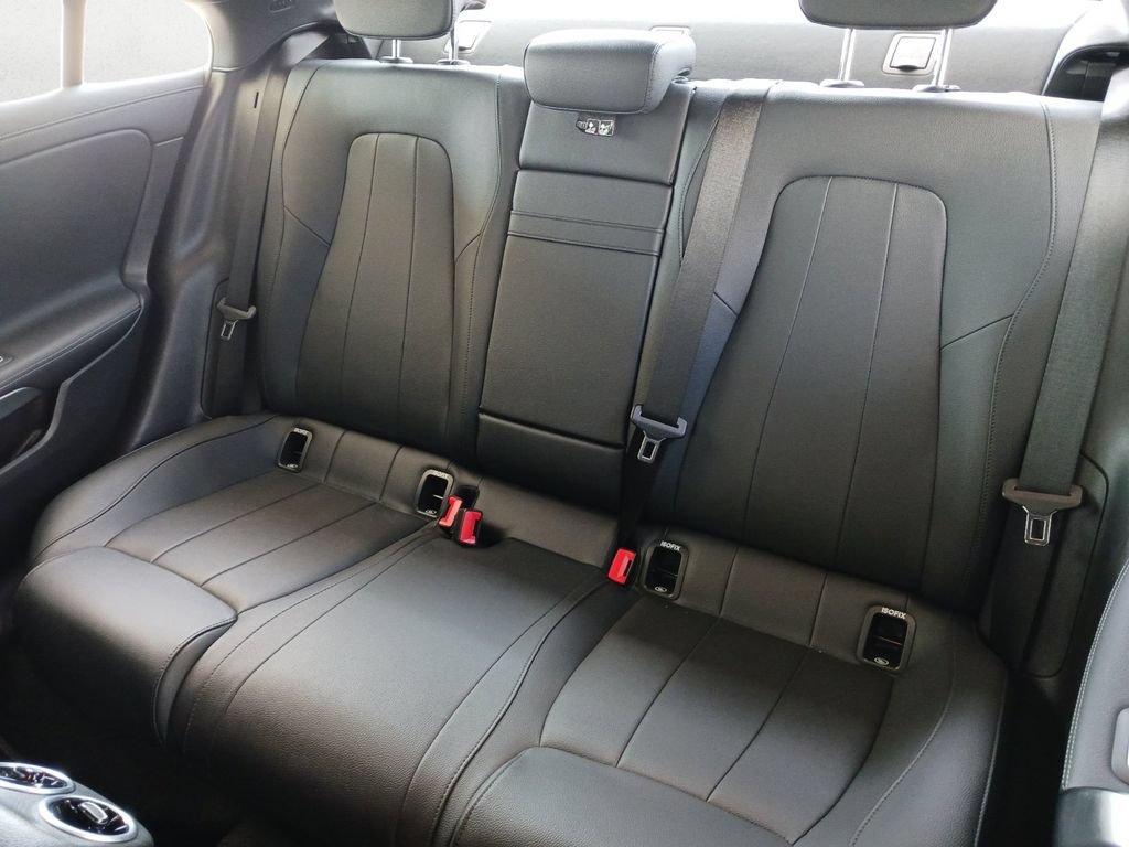 Used 2025 Mercedes-Benz CLA 250 image 9