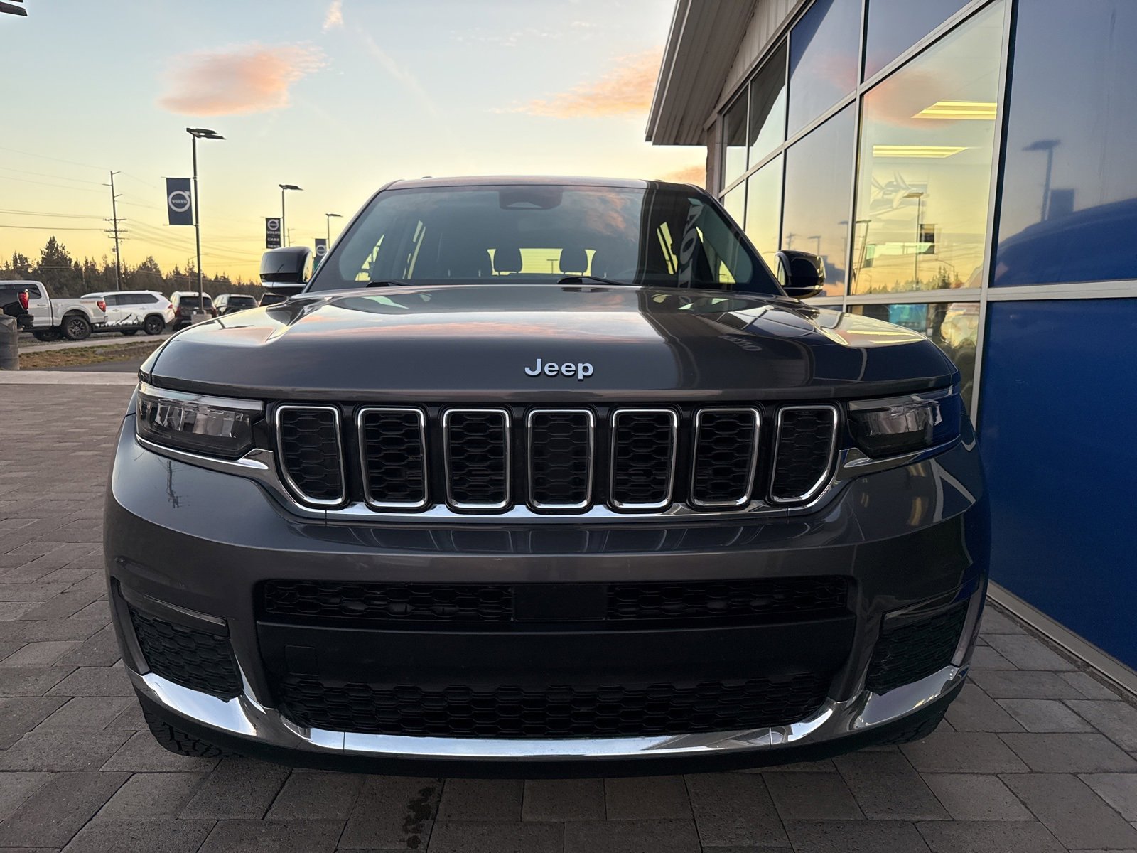 Used 2021 Jeep Grand Cherokee L Limited image 2