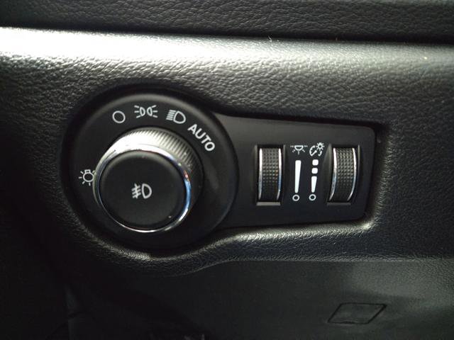 New 2026 Chrysler Pacifica Select FWD image 25