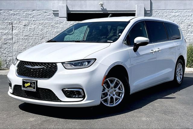Used 2023 Chrysler Pacifica Touring-L