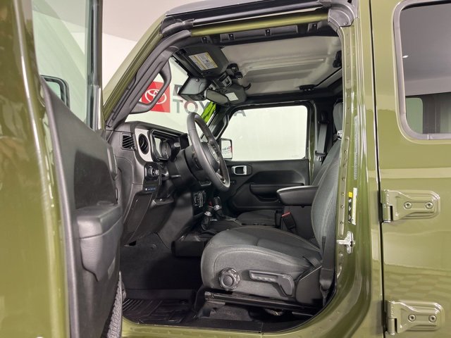 Used 2024 Jeep Wrangler Unlimited image 3