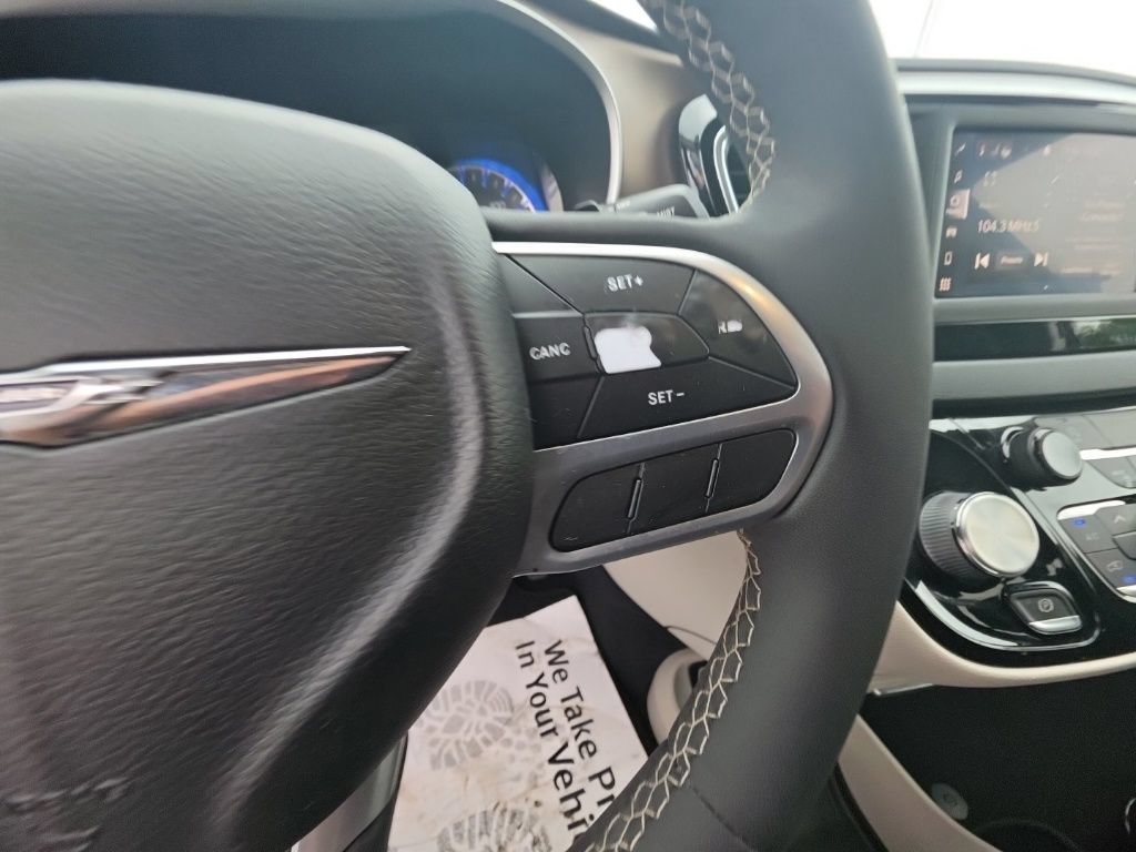 Used 2023 Chrysler Voyager LX FWD image 16