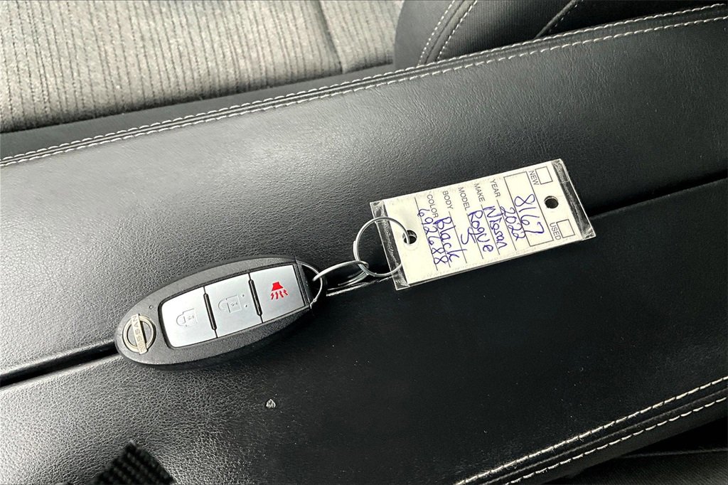 Used 2022 Nissan Rogue S image 32