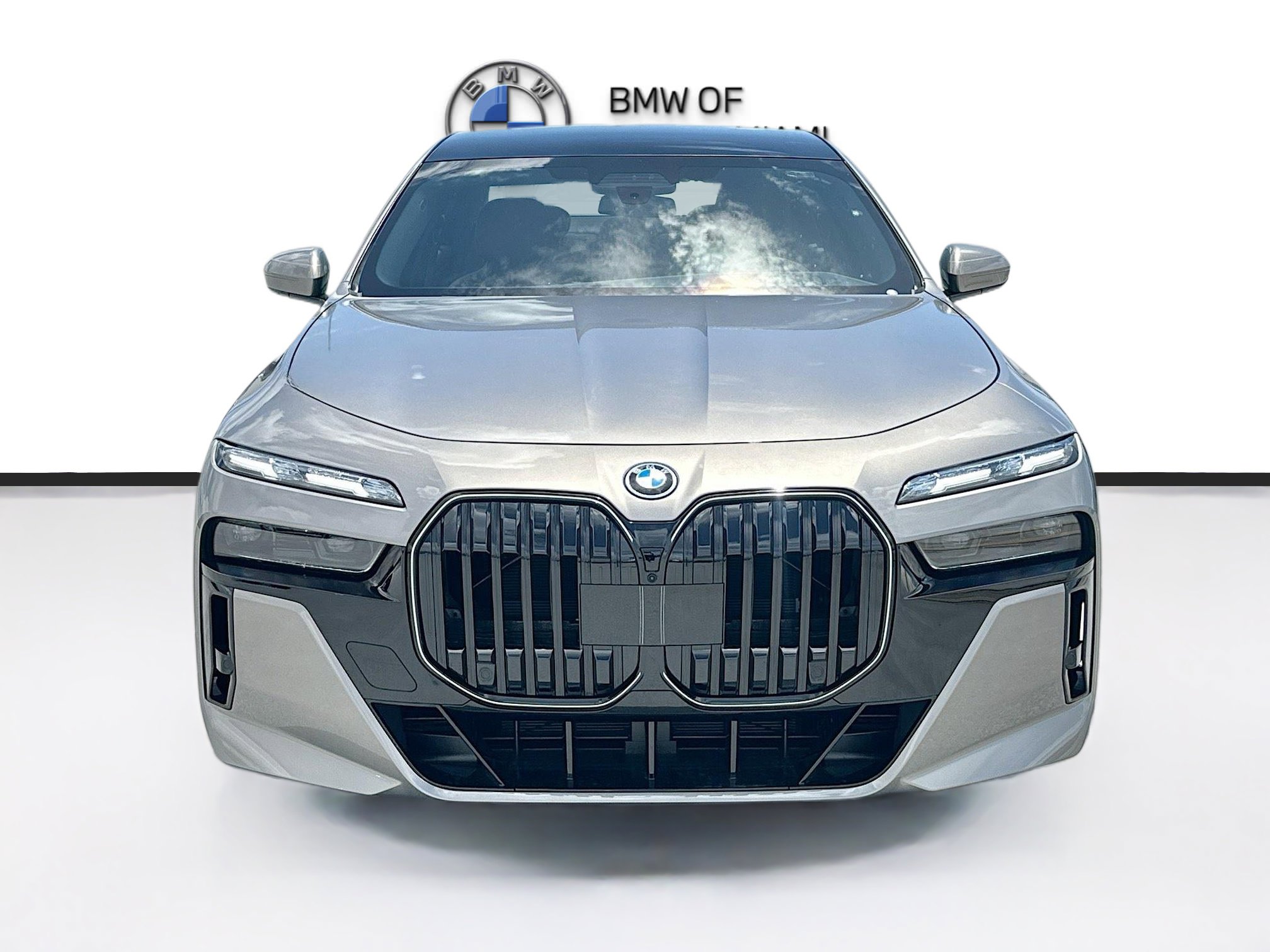 New 2025 BMW 750e xDrive w/ Executive Package image 2