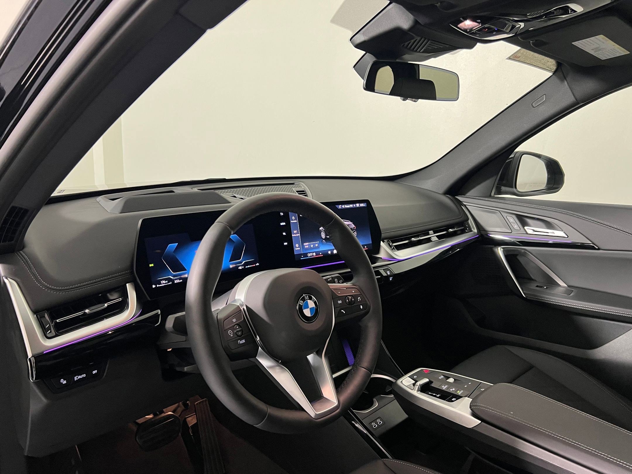 Used 2025 BMW X1 xDrive28i w/ Technology Package image 4