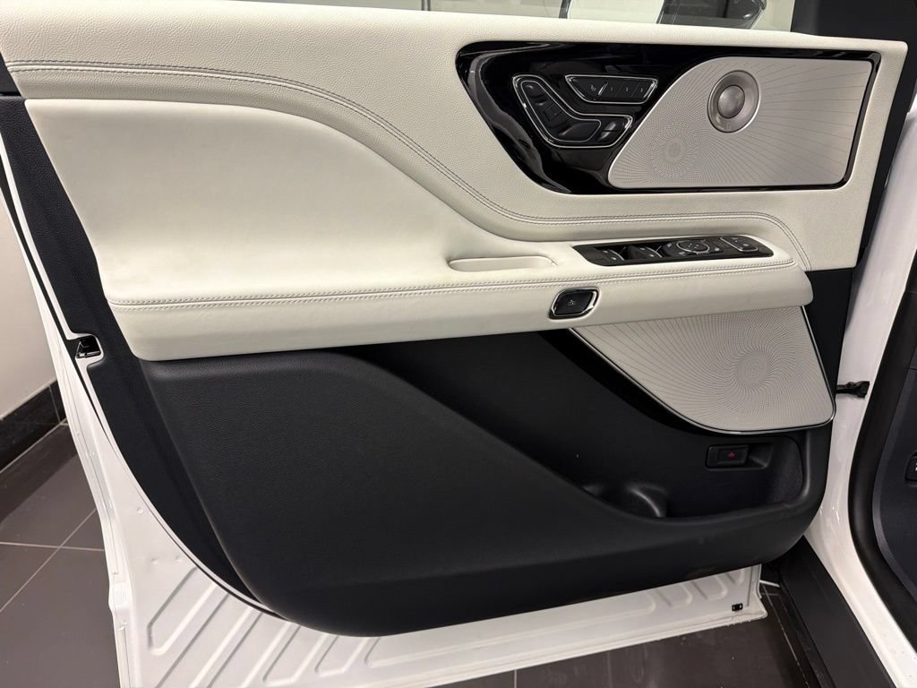 New 2026 Lincoln Aviator Black Label w/ Dynamic Handling Package AWD/4WD image 29