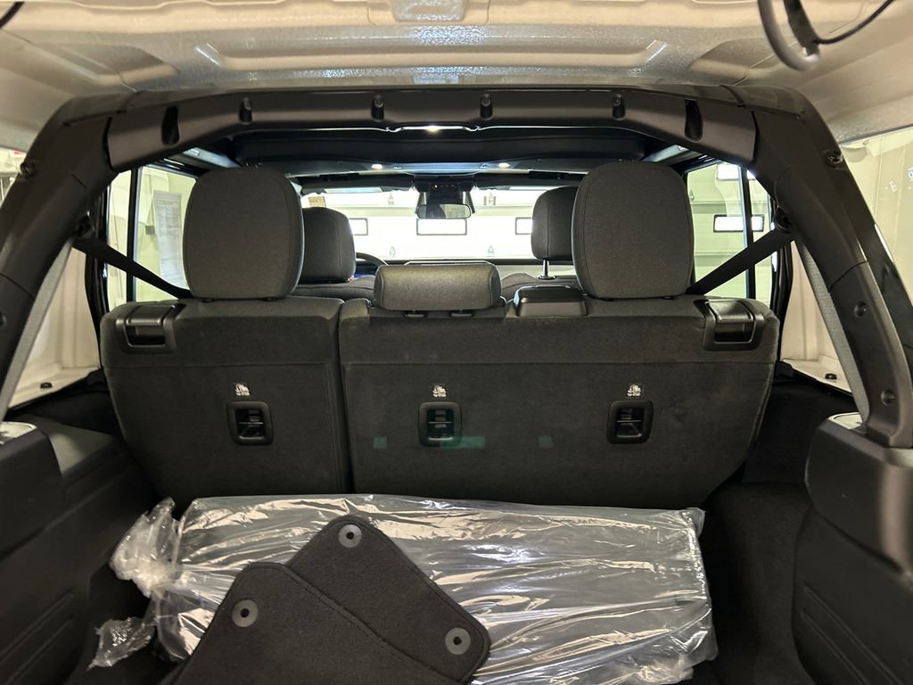 Used 2025 Jeep Wrangler Sahara 4xe image 32