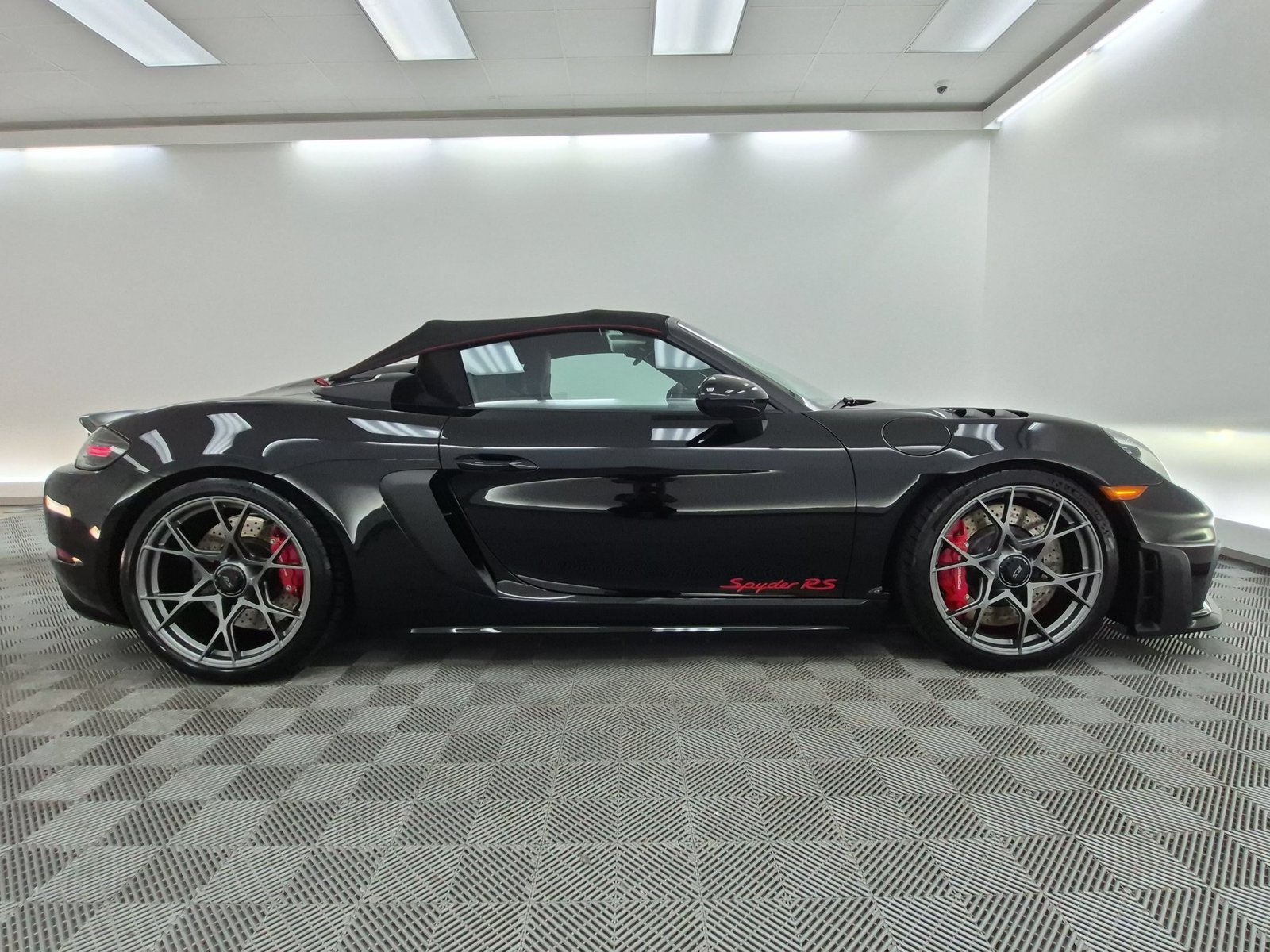 Certified 2025 Porsche 718 Boxster Spyder RS RWD image 8