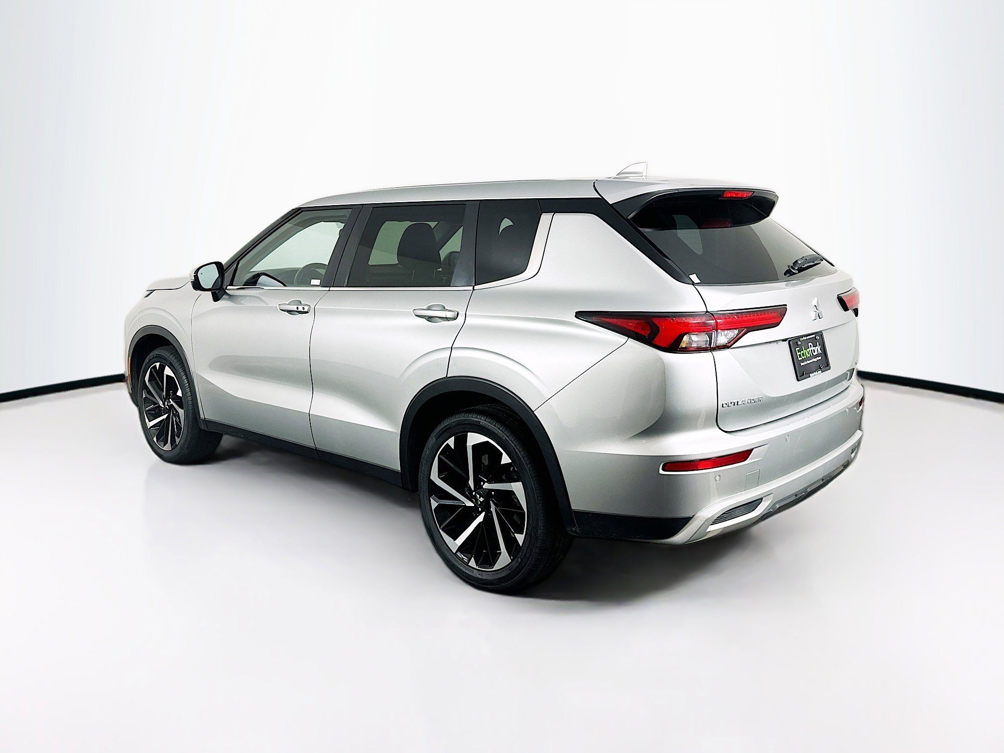 Used 2024 Mitsubishi Outlander SE image 5