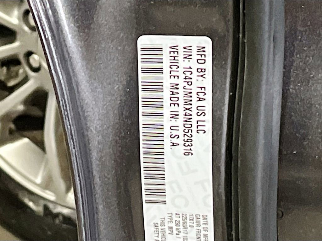 Used 2022 Jeep Cherokee Latitude Lux w/ Mopar Interior Package AWD/4WD image 31