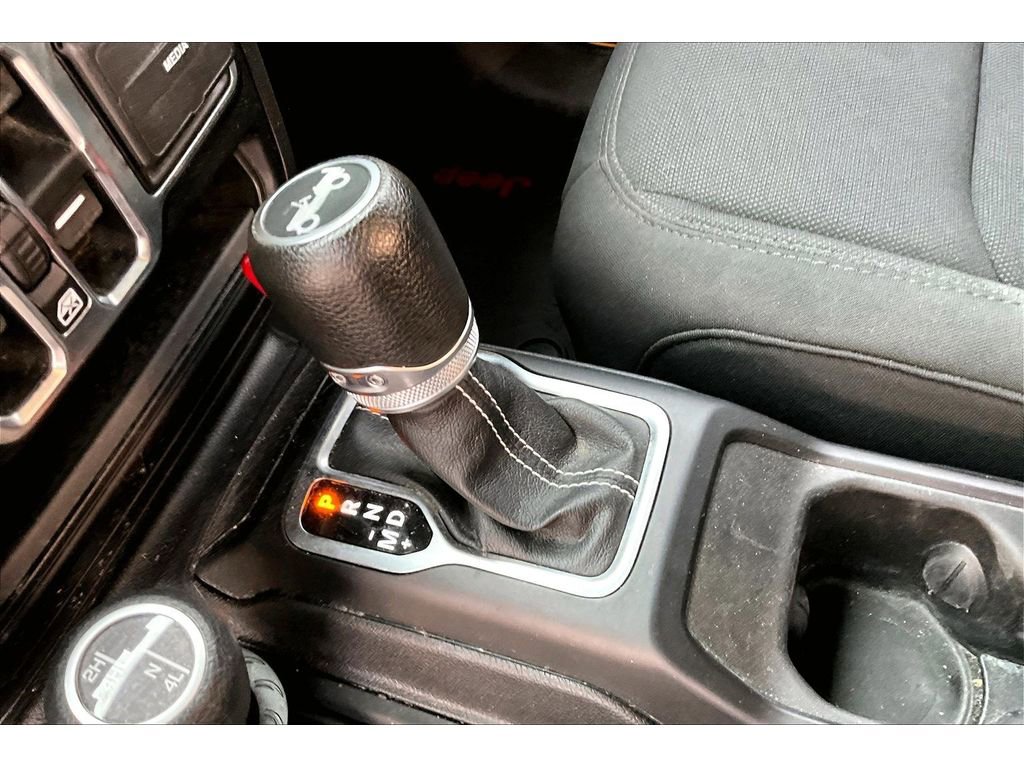 Used 2019 Jeep Wrangler Unlimited Sahara w/ Uconnect 4C Nav & Sound Group image 15