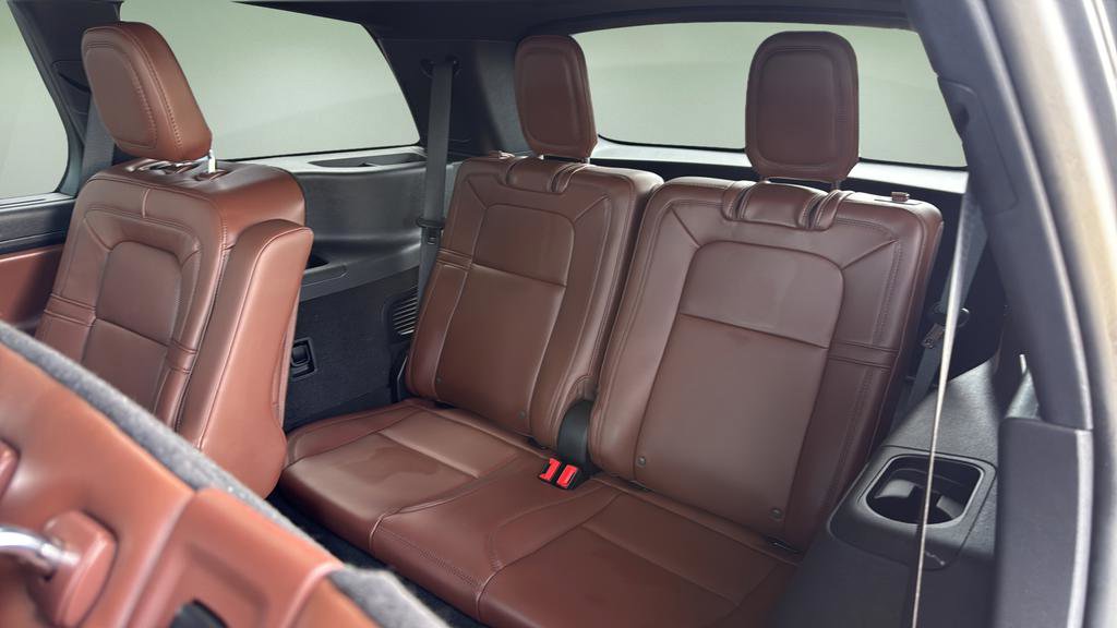 Used 2025 Lincoln Aviator Reserve w/ Equipment Group 201A image 27