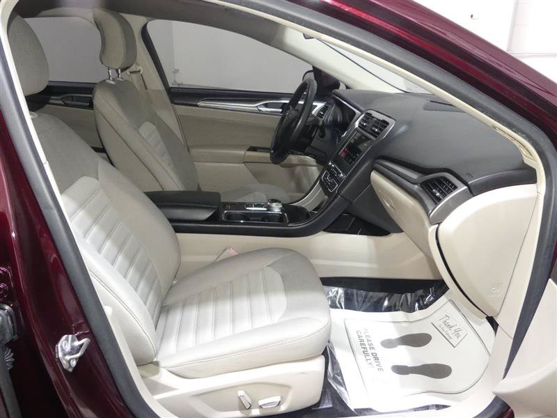 Used 2018 Ford Fusion SE w/ Fusion SE Technology Package FWD image 21
