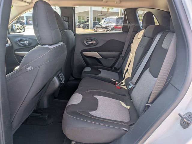 Certified 2018 Jeep Cherokee Latitude FWD image 13