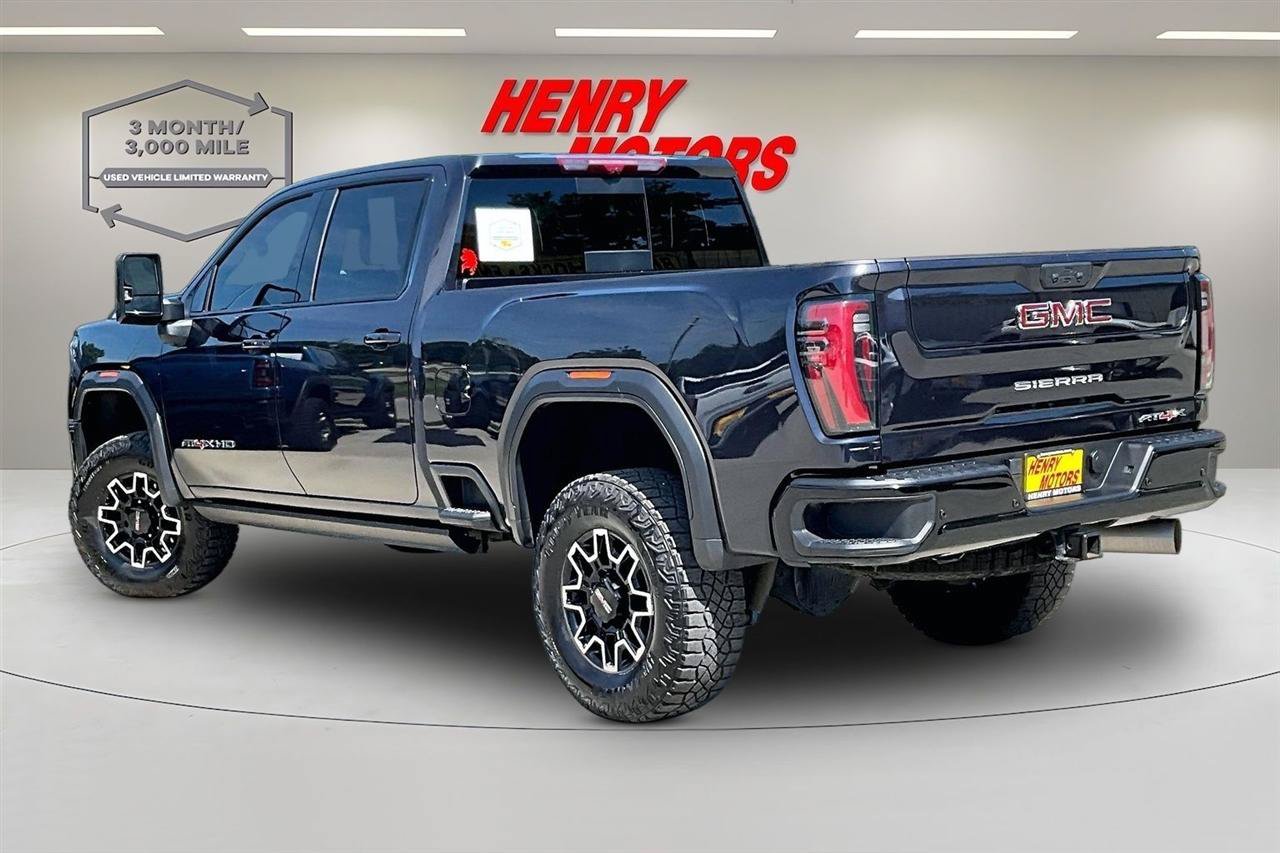 Used 2025 GMC Sierra 2500 AT4X AWD/4WD image 4