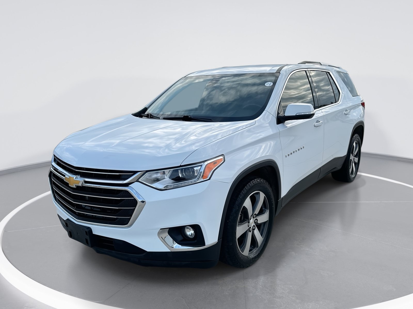 Certified 2018 Chevrolet Traverse LT AWD/4WD image 1