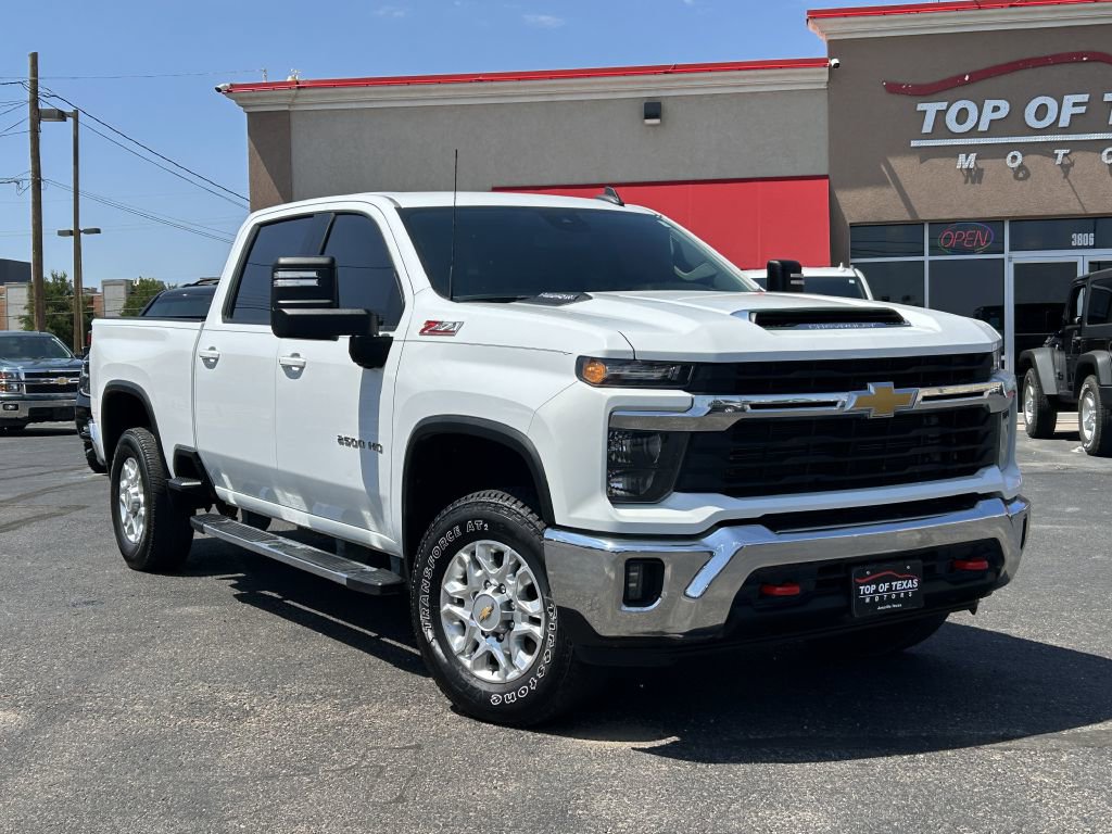 Used 2024 Chevrolet Silverado 2500 LT image 2