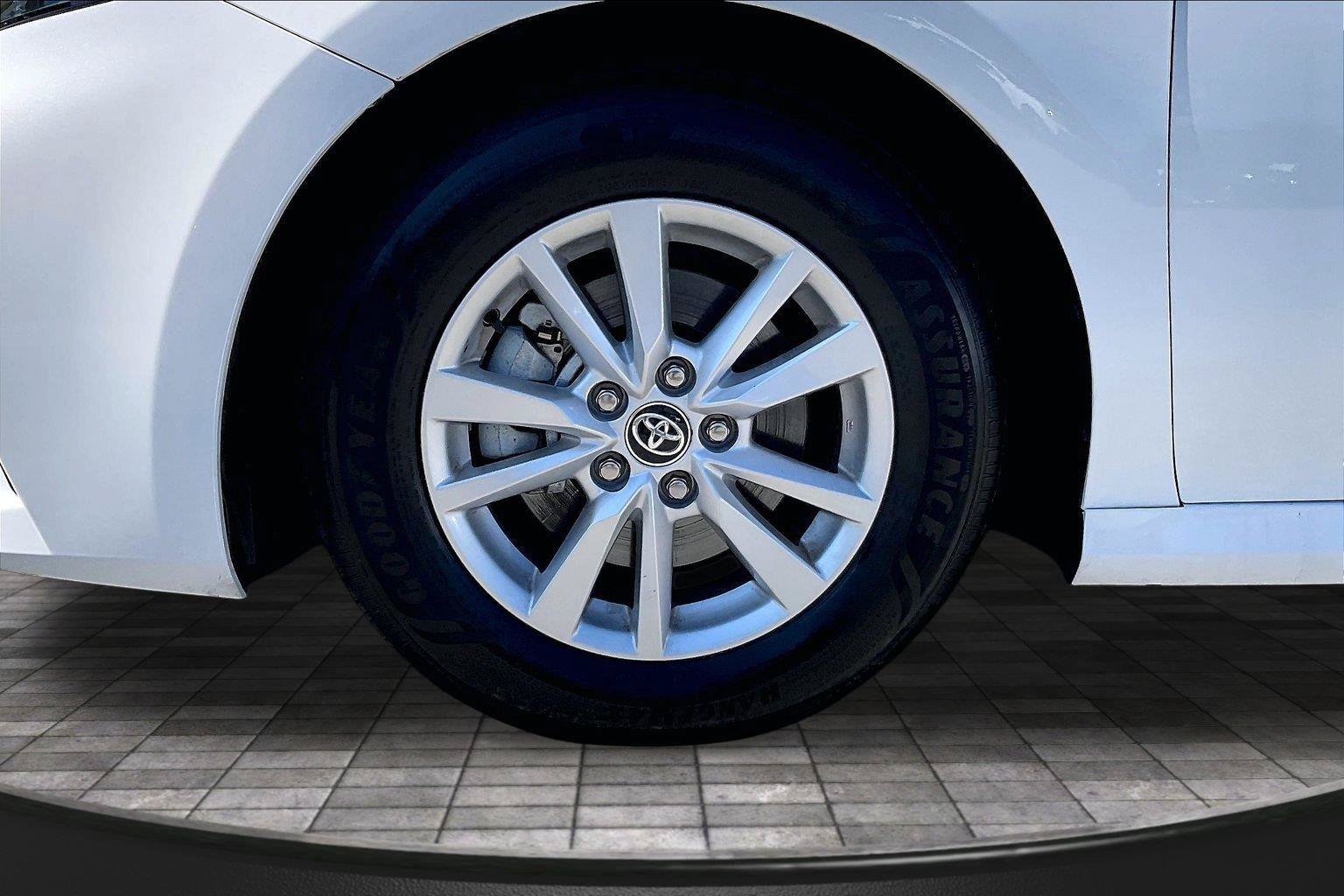 Used 2026 Toyota Camry LE FWD image 9