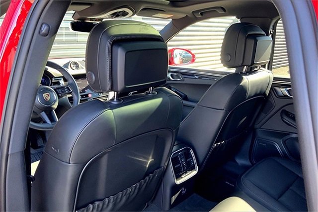 Used 2025 Porsche Macan image 26