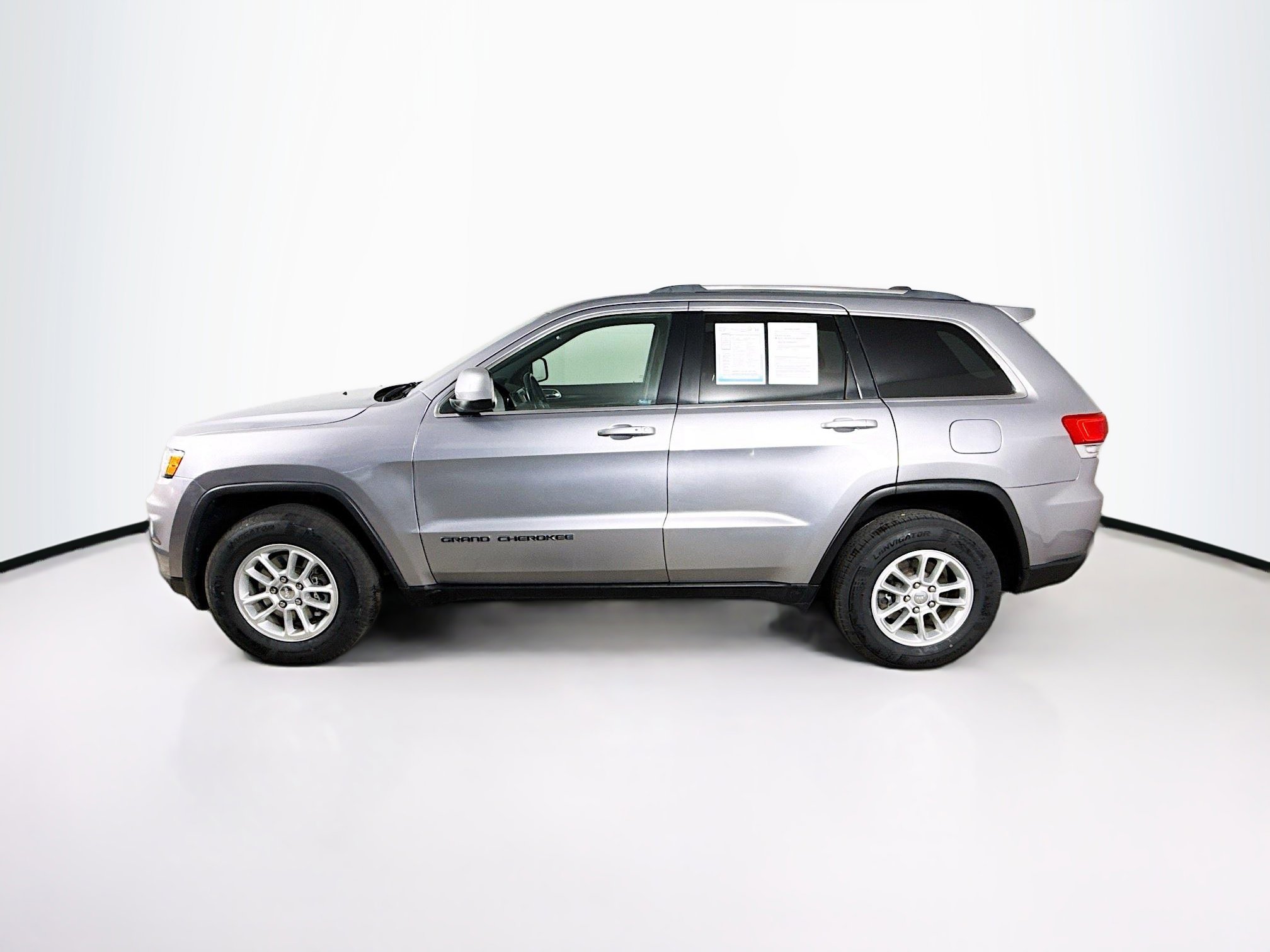 Used 2019 Jeep Grand Cherokee Laredo AWD/4WD image 7