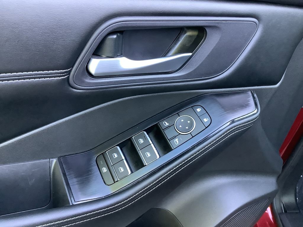 Used 2025 Nissan Rogue SL image 23