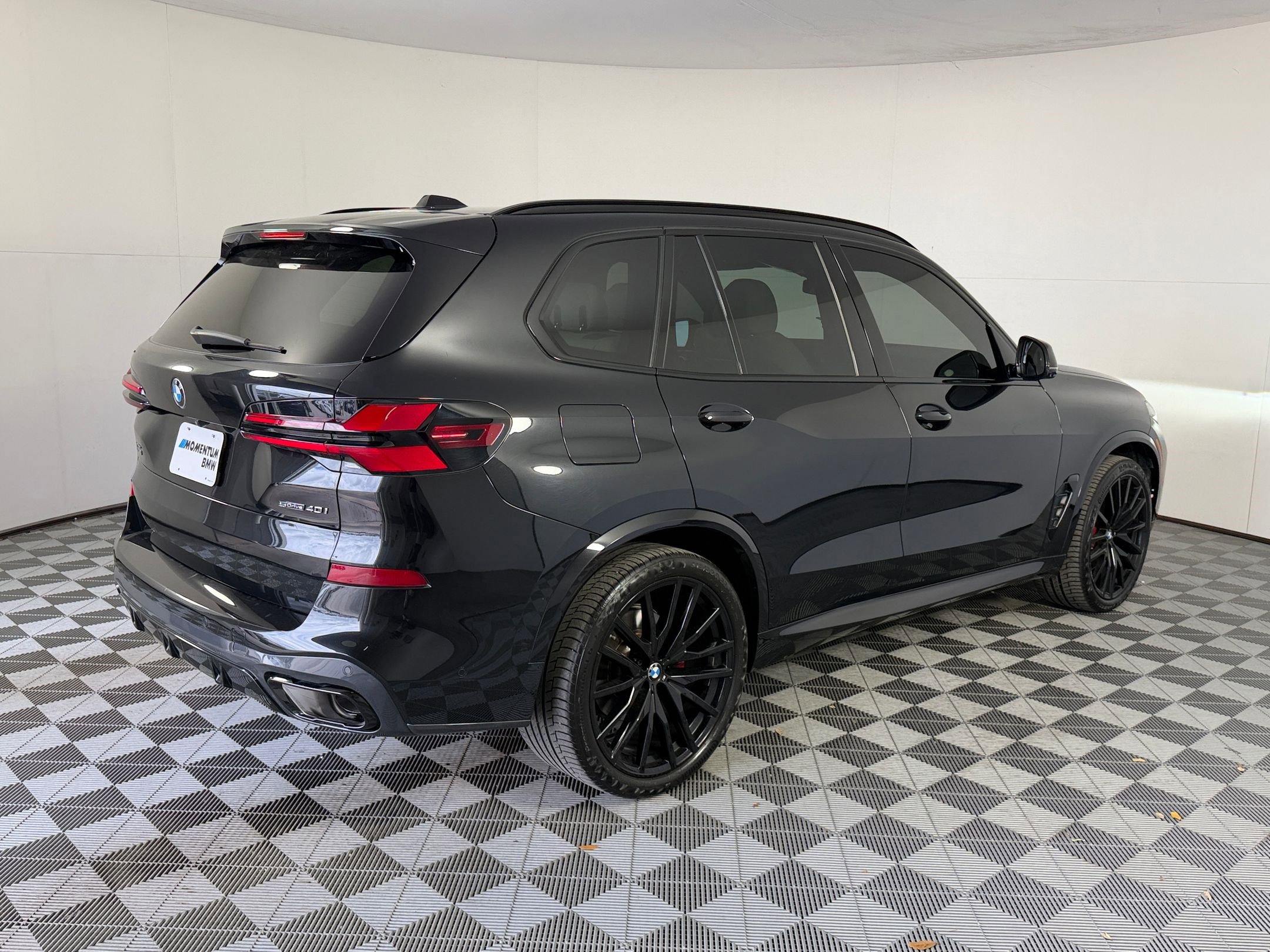 Used 2024 BMW X5 sDrive40i w/ M Sport Package RWD image 9