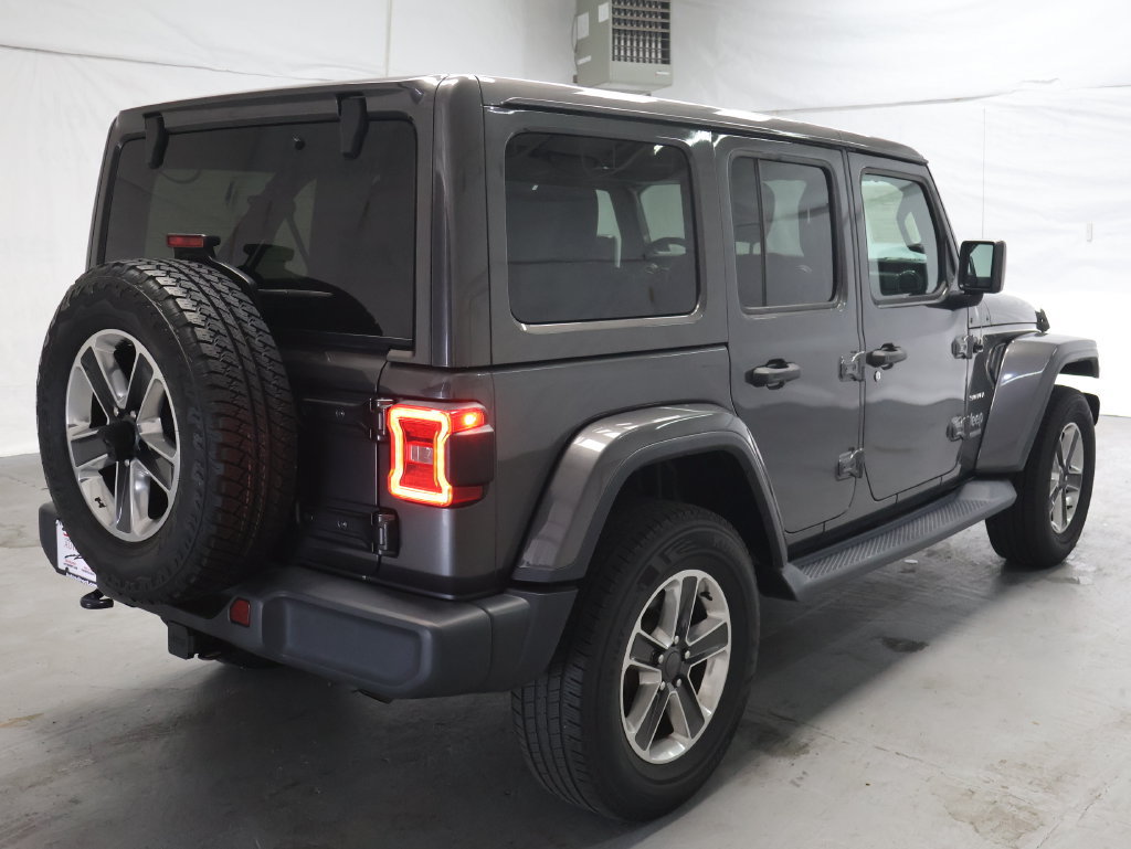 Used 2018 Jeep Wrangler Unlimited Sahara w/ Dual Top Group AWD/4WD image 7