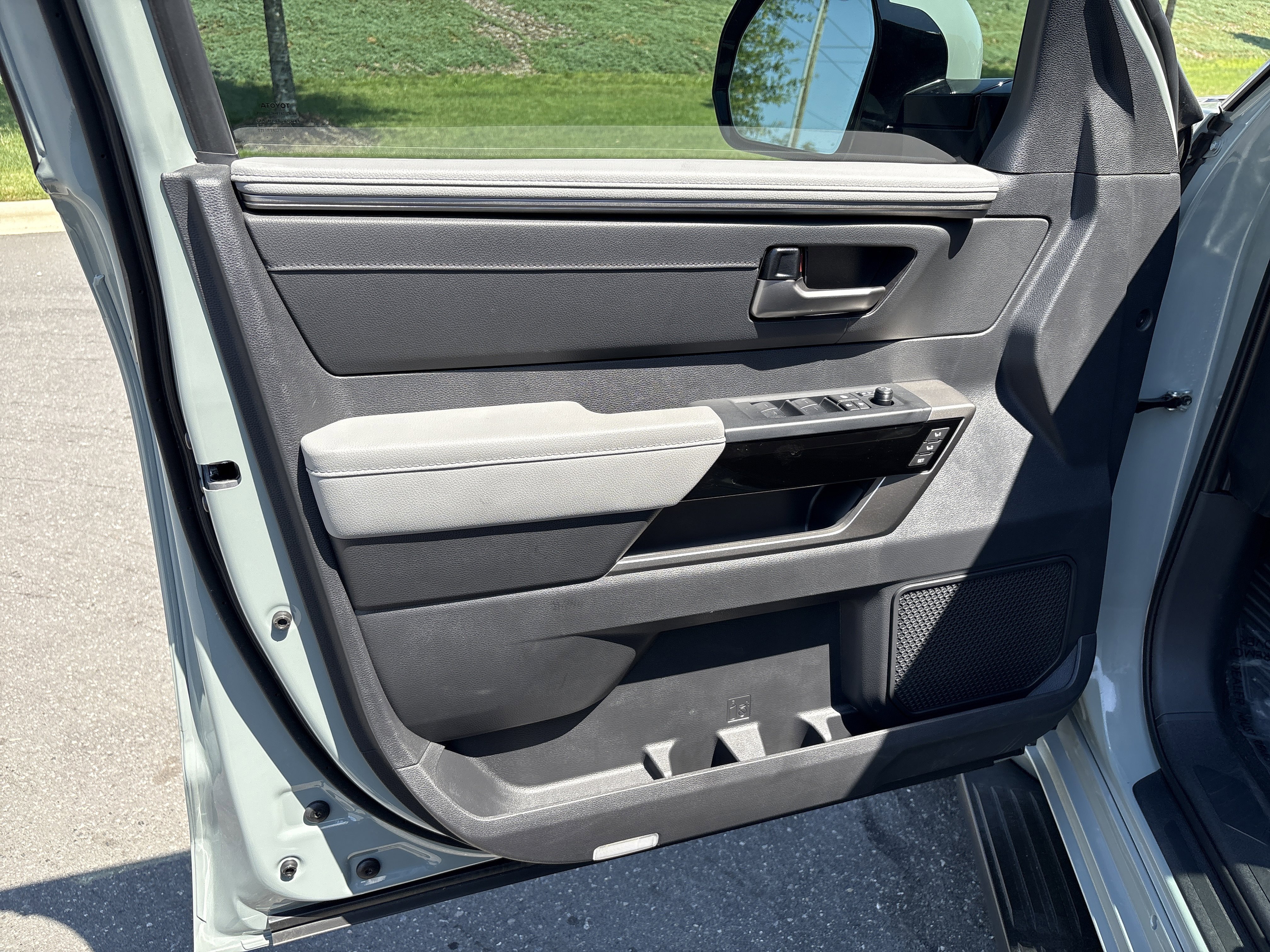 Used 2026 Toyota Sequoia Limited AWD/4WD image 15