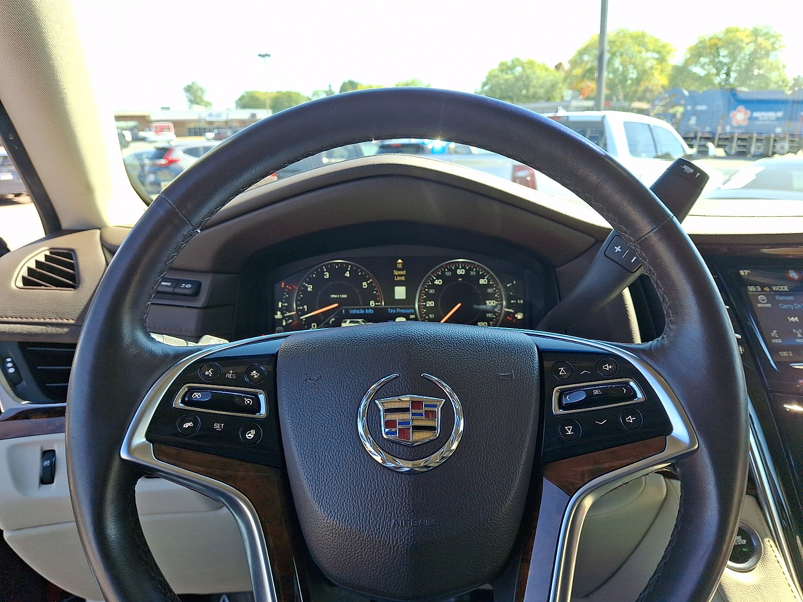 Used 2015 Cadillac Escalade Luxury RWD image 18